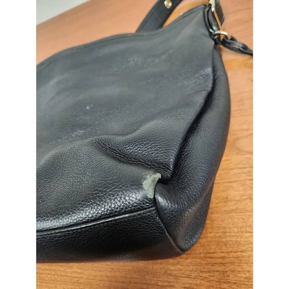 Coach Dufflette Pebble Leather Crossbody Bag Black 35775. See pictures for condi